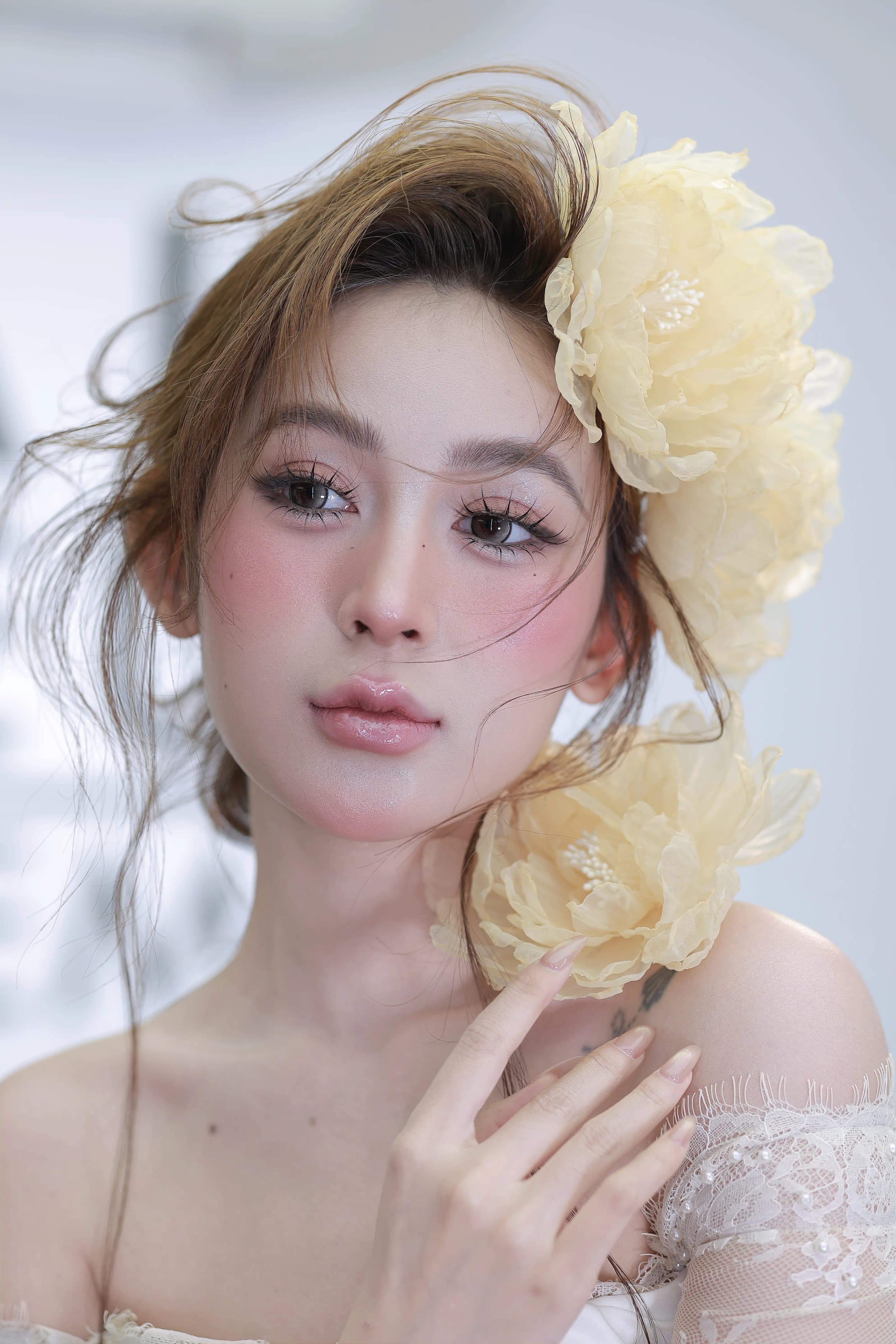 Cô dâu với lớp trang điểm giữ mãi tuổi thanh xuân