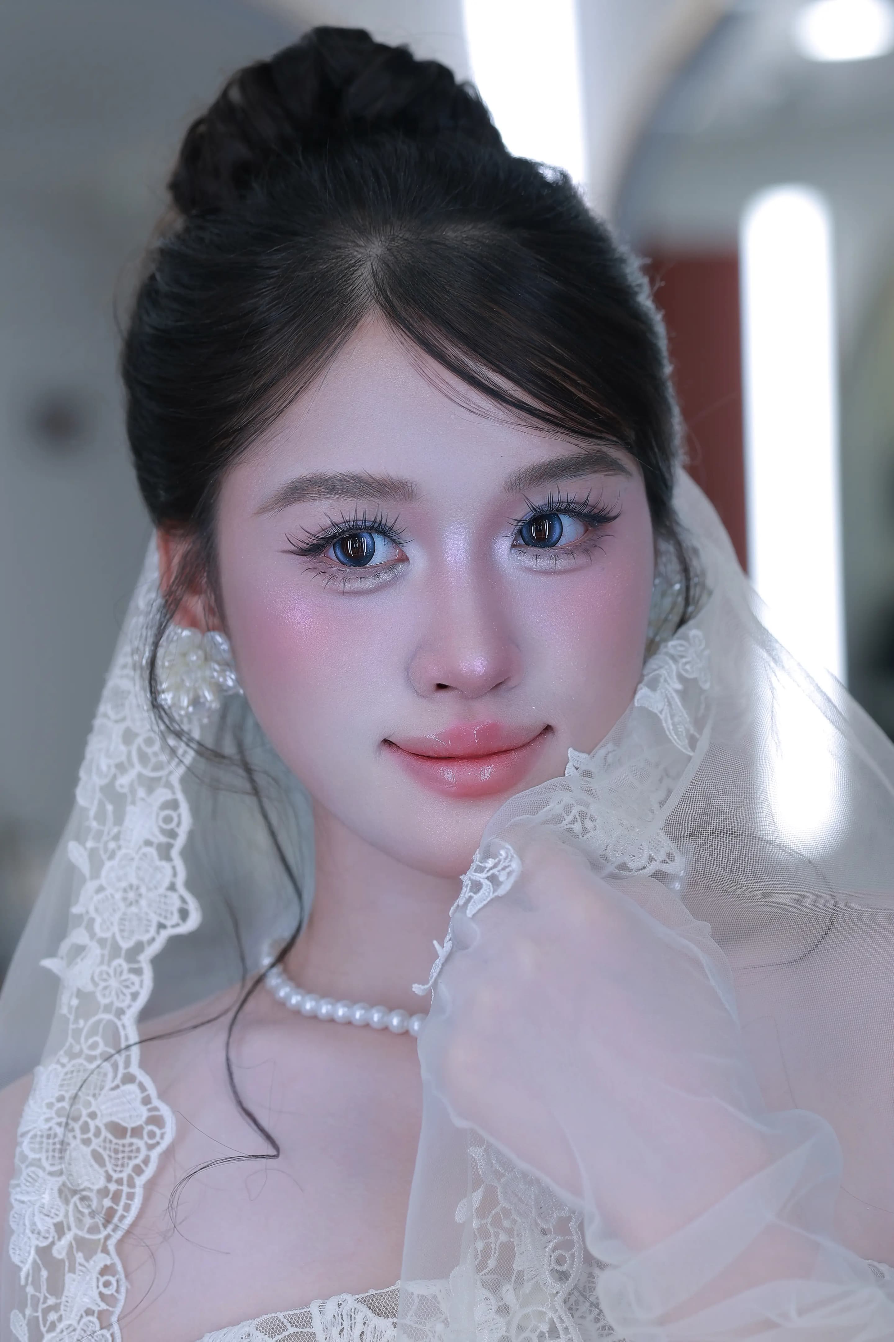 Cô dâu trẻ makeup không tuổi