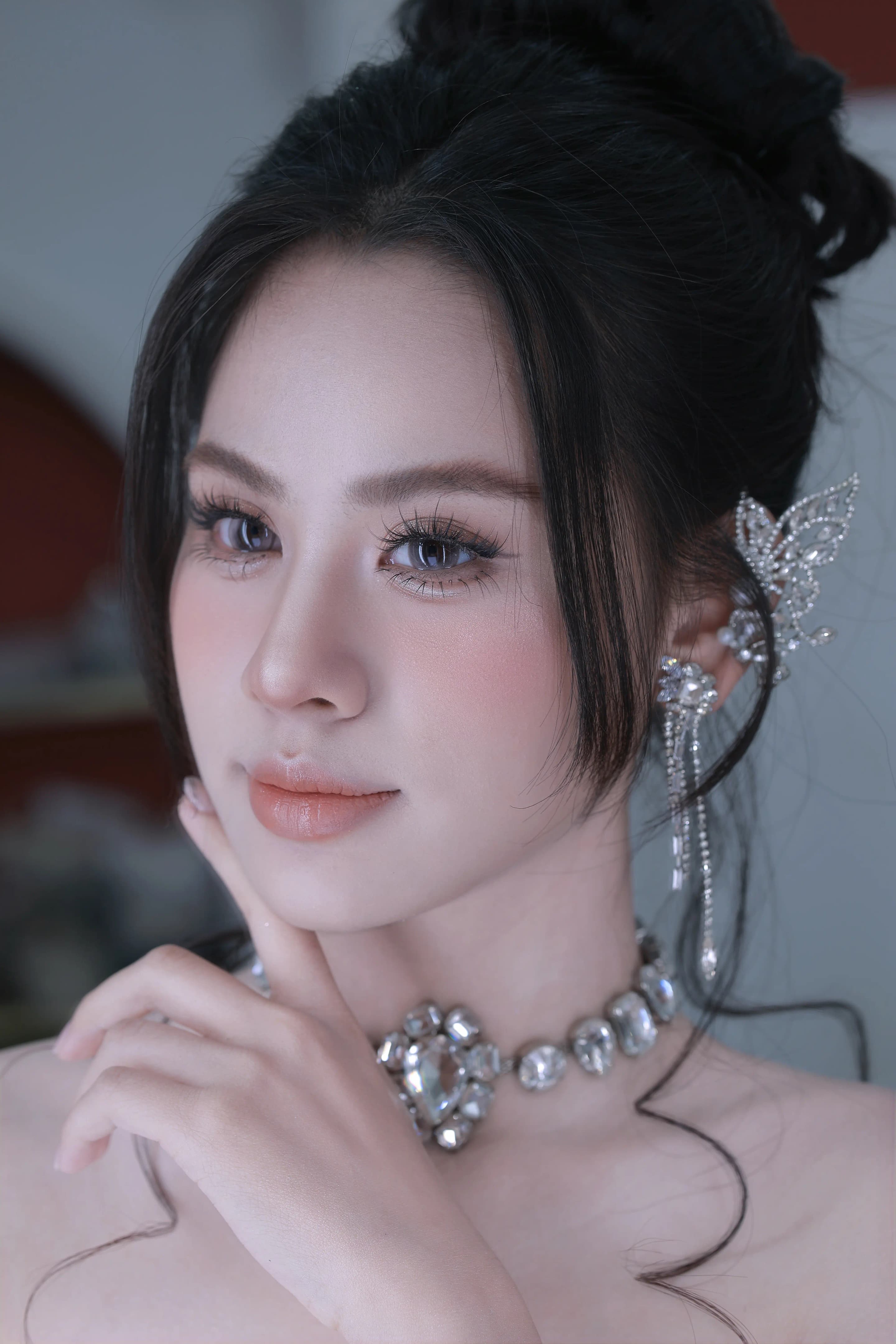 Cô dâu rạng rỡ với layout trang điểm sang trọng của d'Yen Makeup