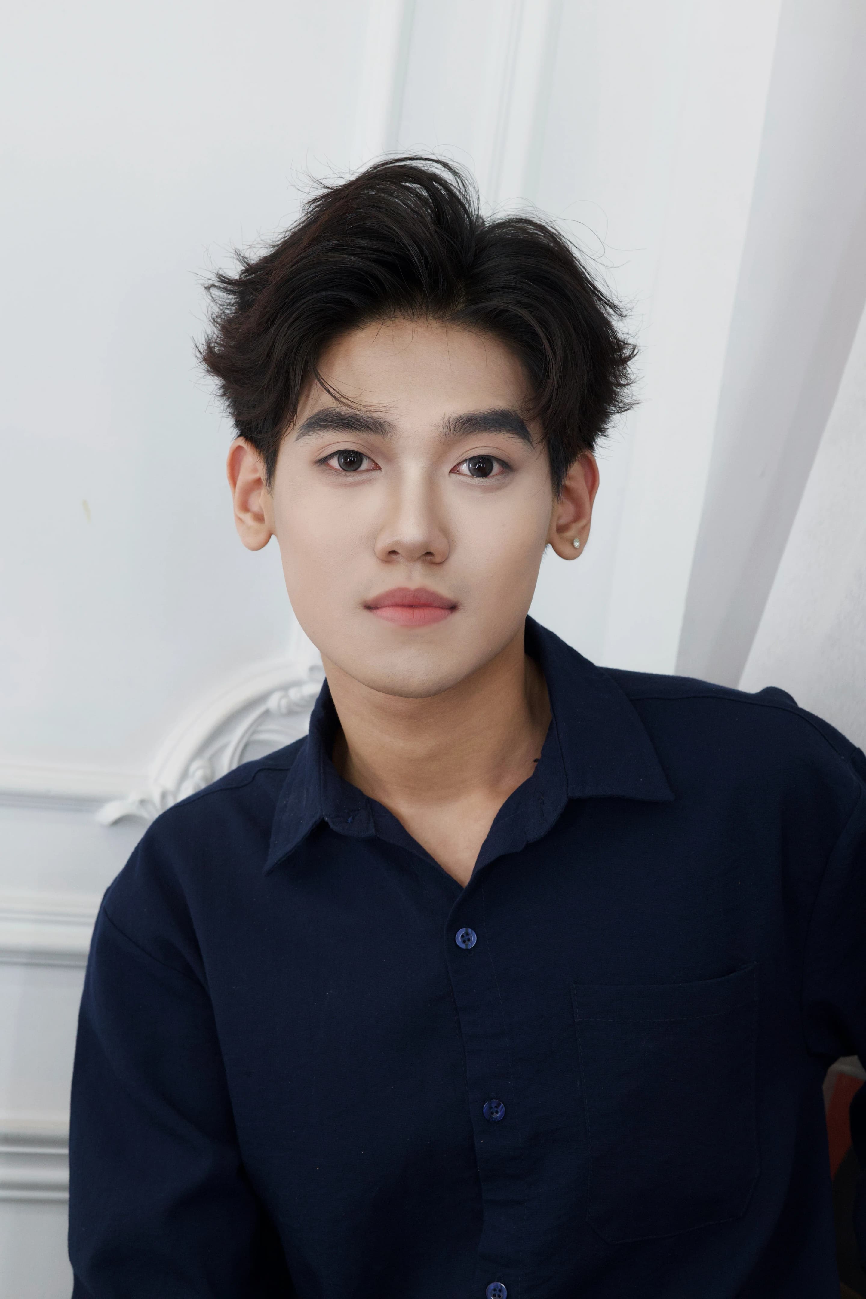 Khách nam được d'Yen makeup tự nhiên chỉn chu cho buổi chụp ảnh