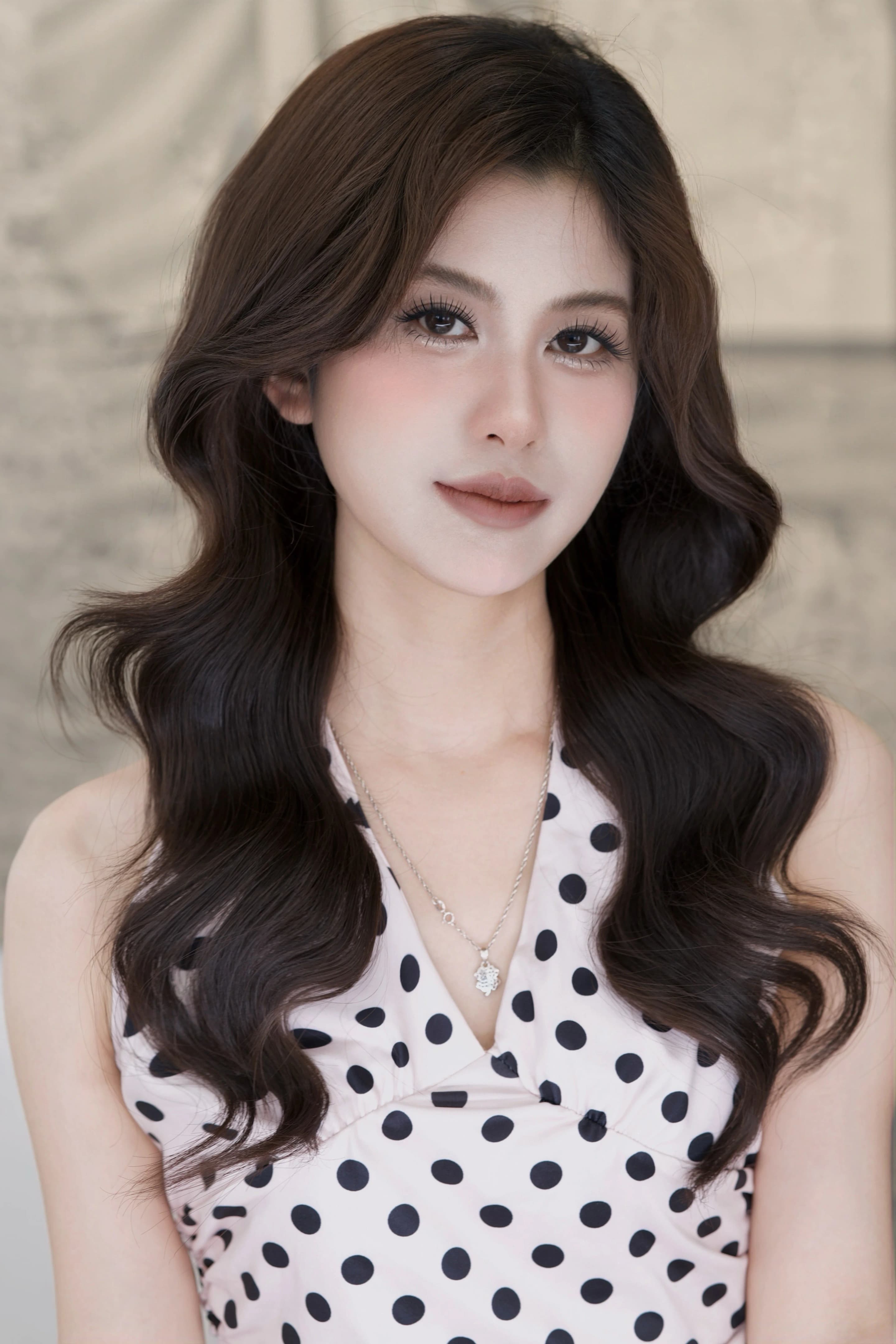 Makeup đi chơi thanh lịch với tông màu tự nhiên do d'Yen thực hiện