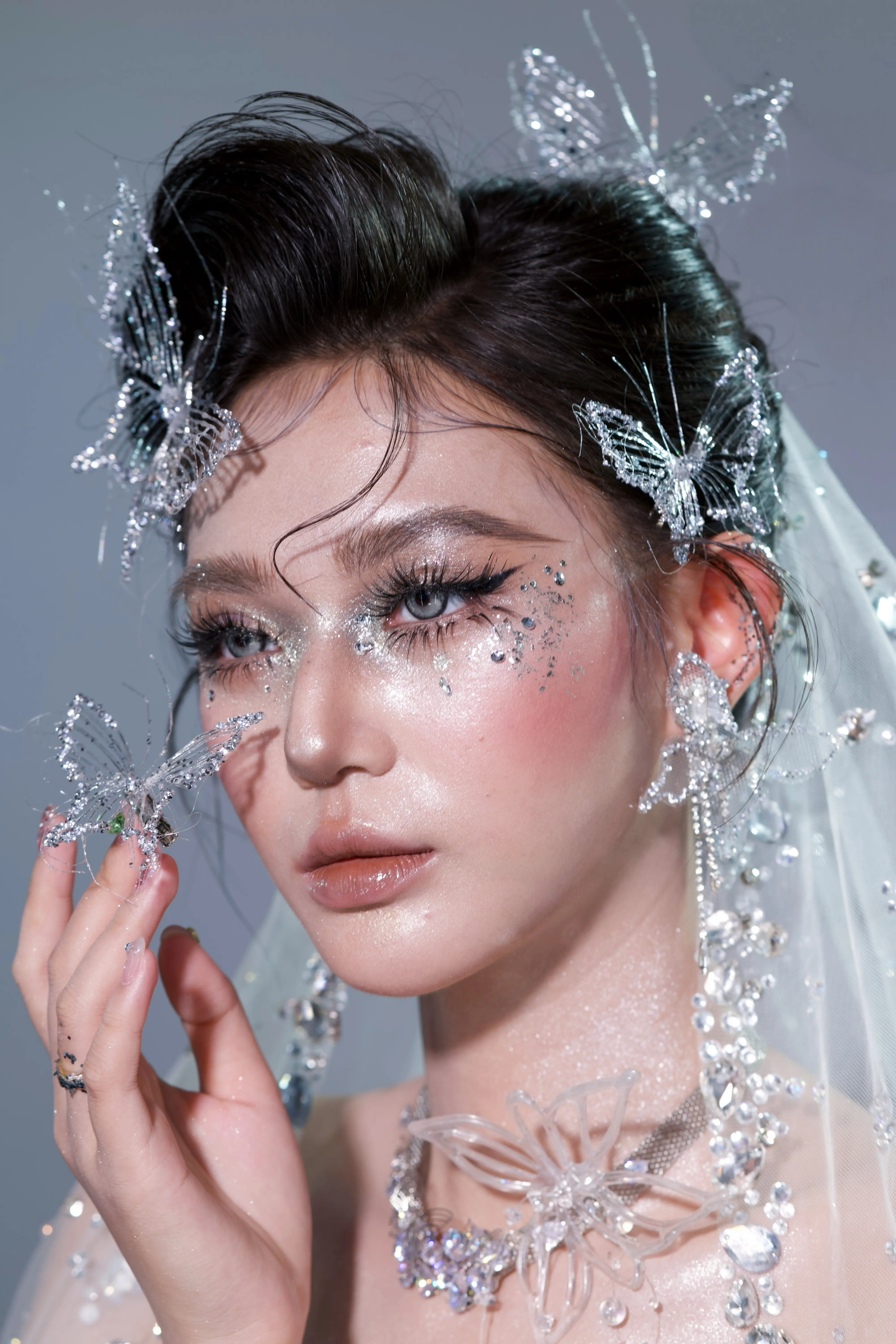 Khách hoàn thiện lớp trang điểm đi tiệc cùng d'Yen Makeup