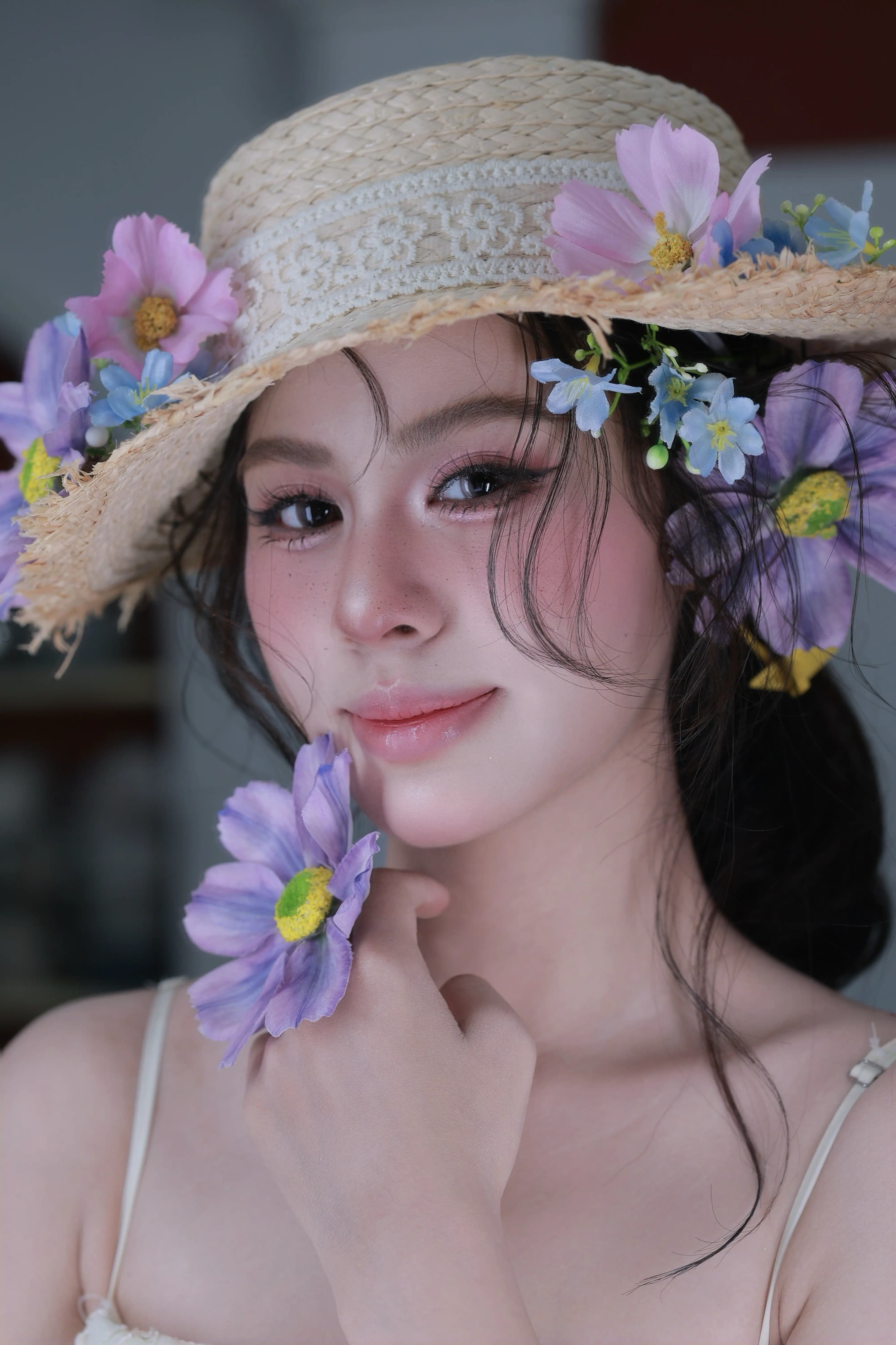 Trang điểm đi tiệc tone thanh lịch, hợp trang phục của d'Yen Makeup