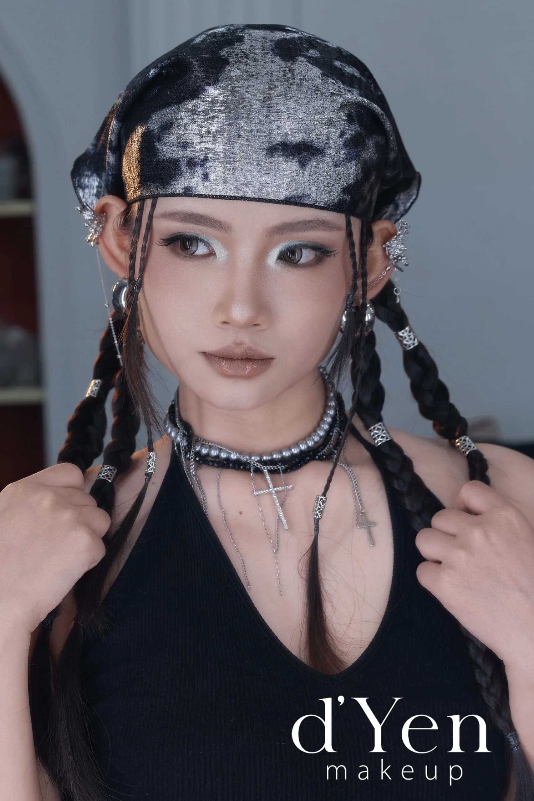 Make up đi concert bền màu, chống nước, ăn ảnh dưới đèn sân khấu của d'Yen Makeup